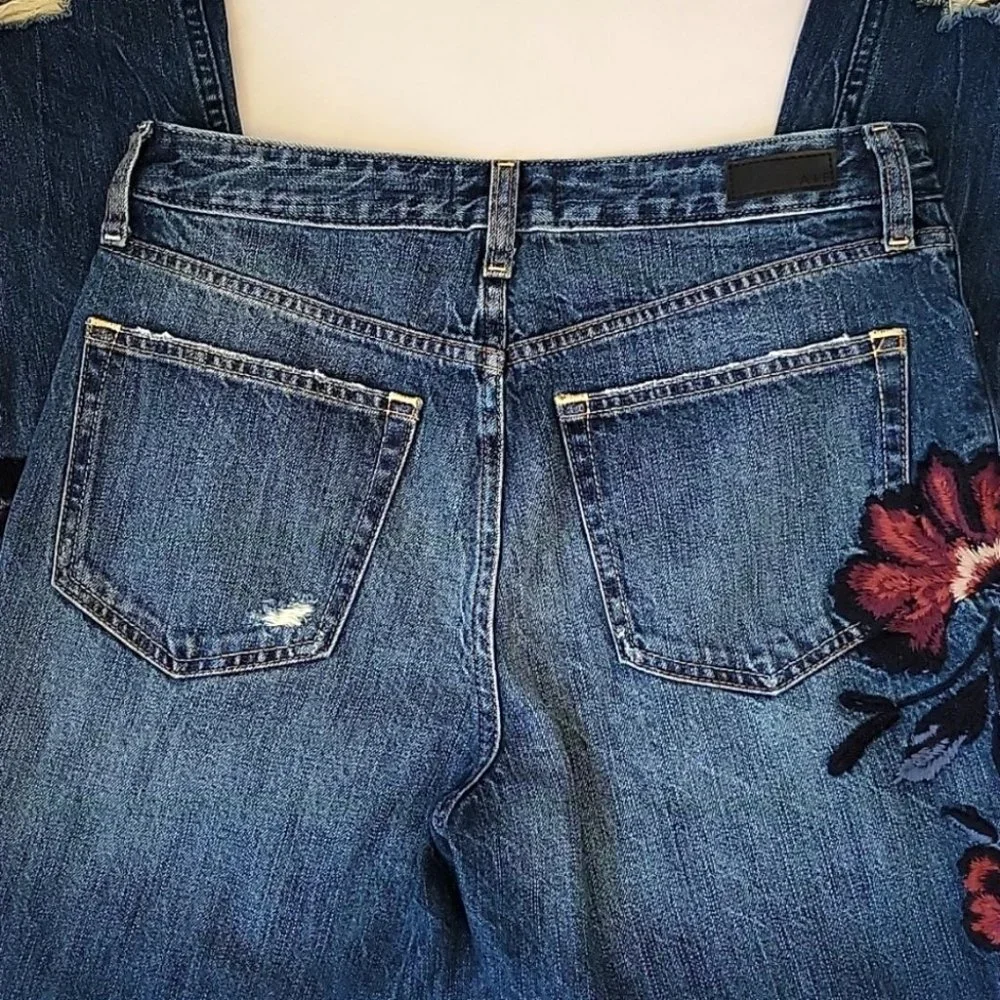 A&F Annie Hi Rise Girlfriend Distressed Ankle Jean w/ Embroidery Size 28/6